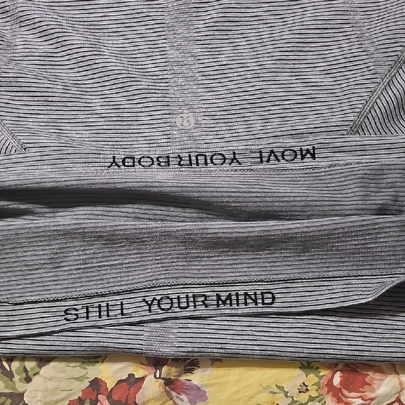 Lululemon Athletica Gray Striped Short Sleeve Tee - Picture 3 of 4